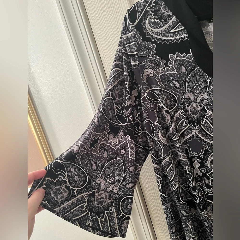 3X Apt. 9 Black and Gray Paisley Patterned Top - Picture 3 of 7